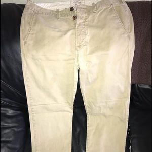 Men’s khaki pants